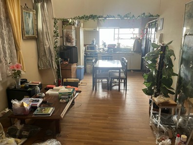 ゴミが天井近くまで積みあがっている