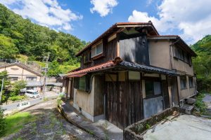 三豊市山間部にある空き家の写真