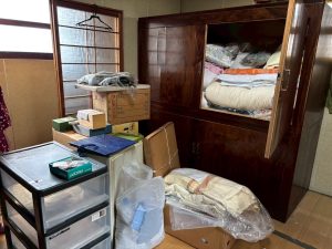 布団、タンス、段ボールなどの不用品回回収前の様子